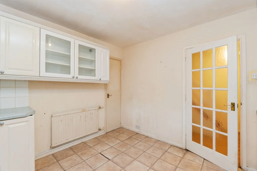 Fitted Kitchen Area – Property on Waverley Close, Romsey